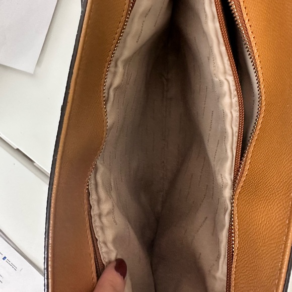 Michael Kors MK Logo - Maddie Large Tote - Picture 4 of 5